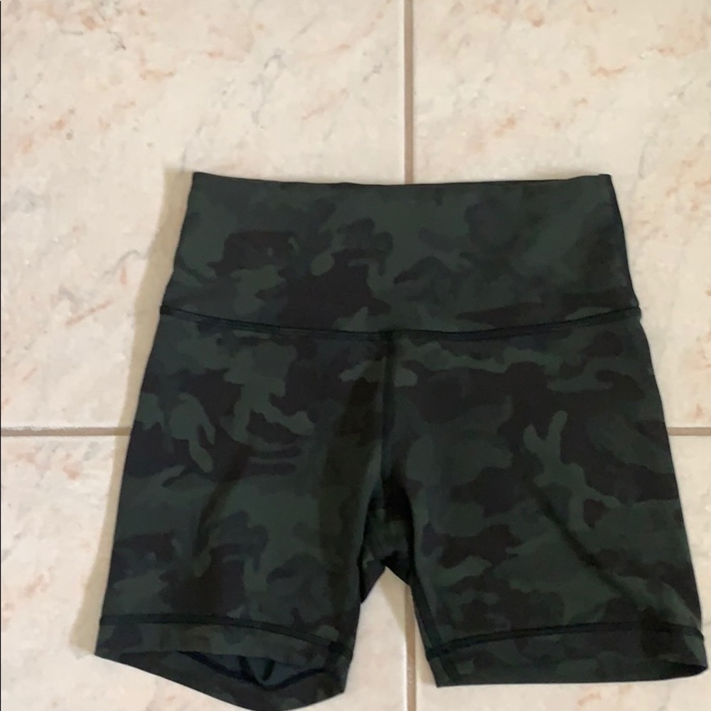 Lulu Lemon Wunder Under Bike Shorts Camouflage